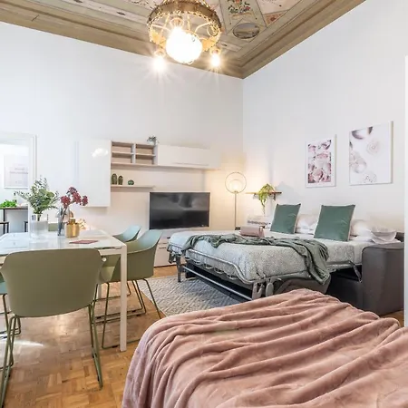 Wine Apartments Florence Pinot-2
