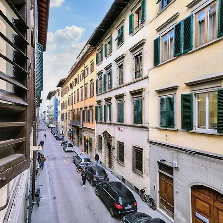 Wine Apartments Florence Pinot-3